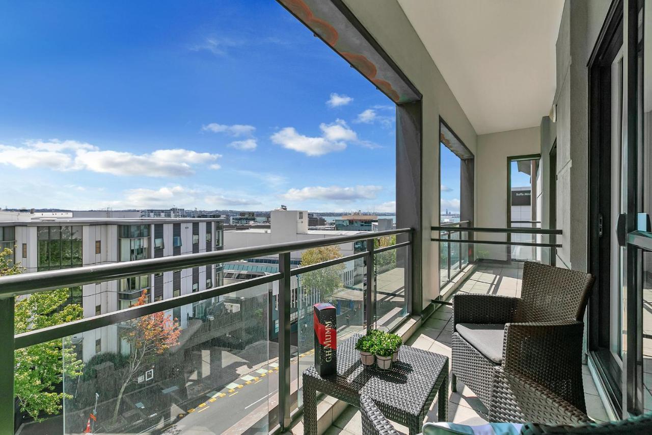 Your Family Getaway - Rooftop Spa & Pool! Auckland Exteriör bild